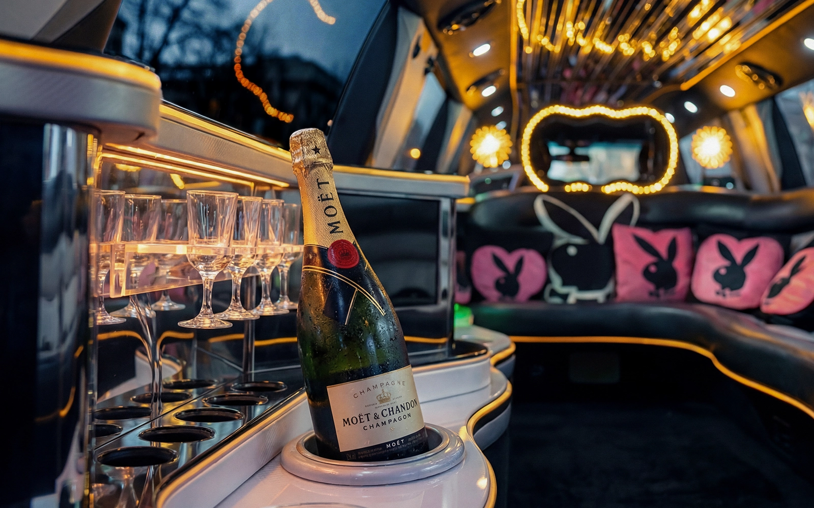 GMC Yukon Stretch-Limousine (White, 8 Pax) – Highlight 2