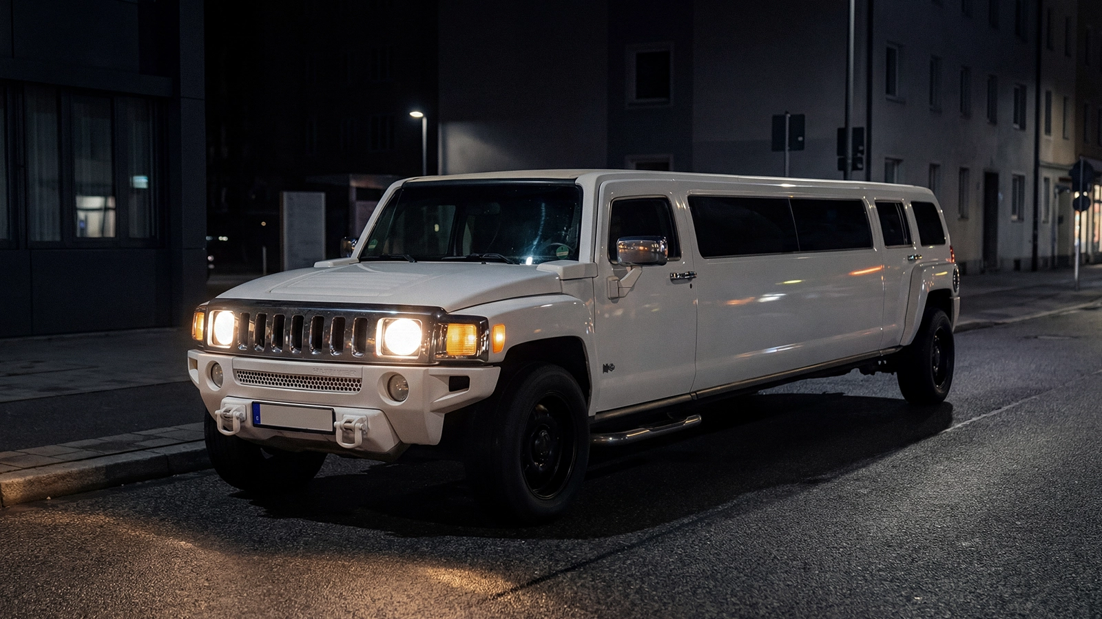H3 Stretch-Limousine (White, 8 Pax) – Fahrzeug