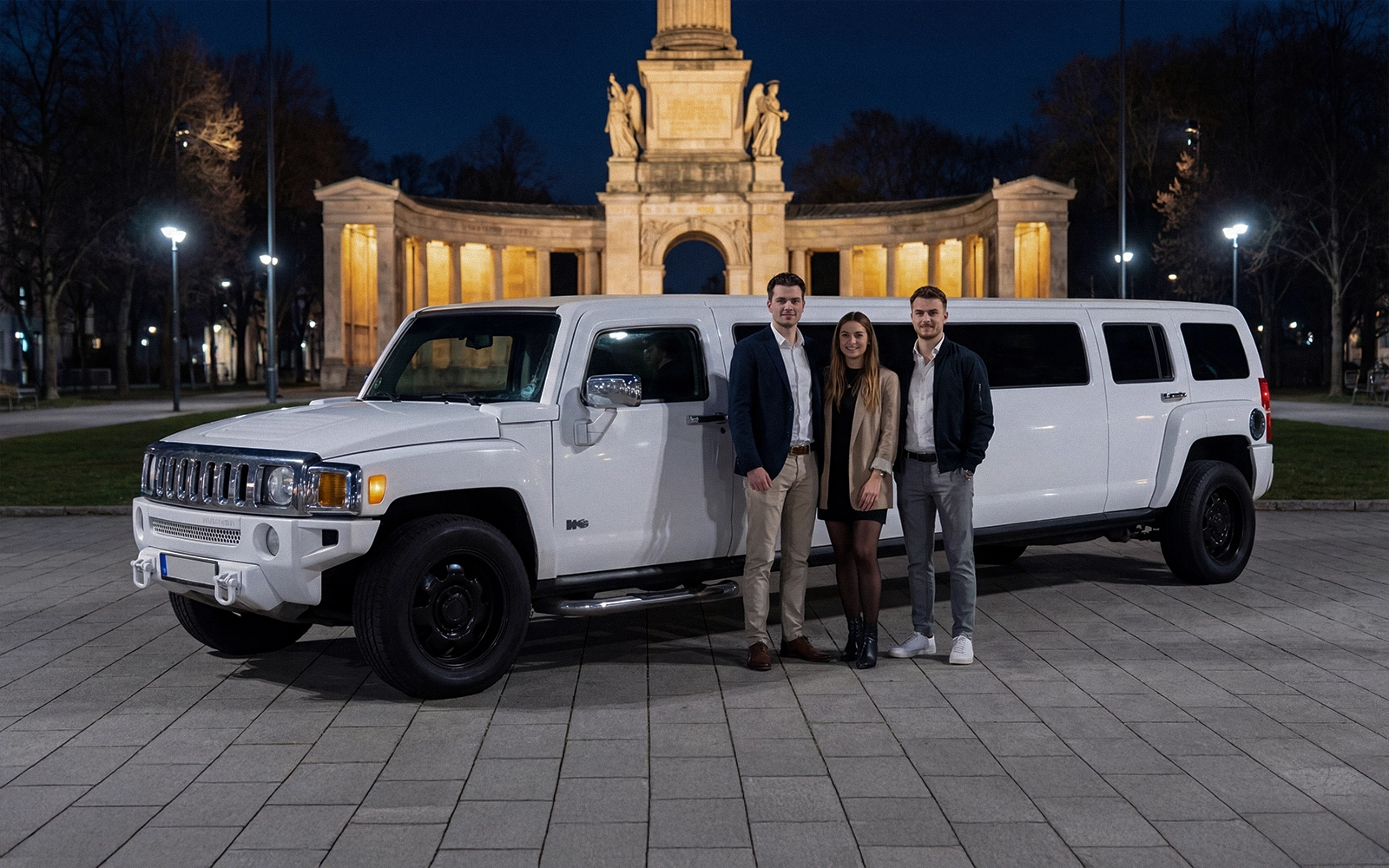 H3 Stretch-Limousine (White, 8 Pax) – Highlight 1