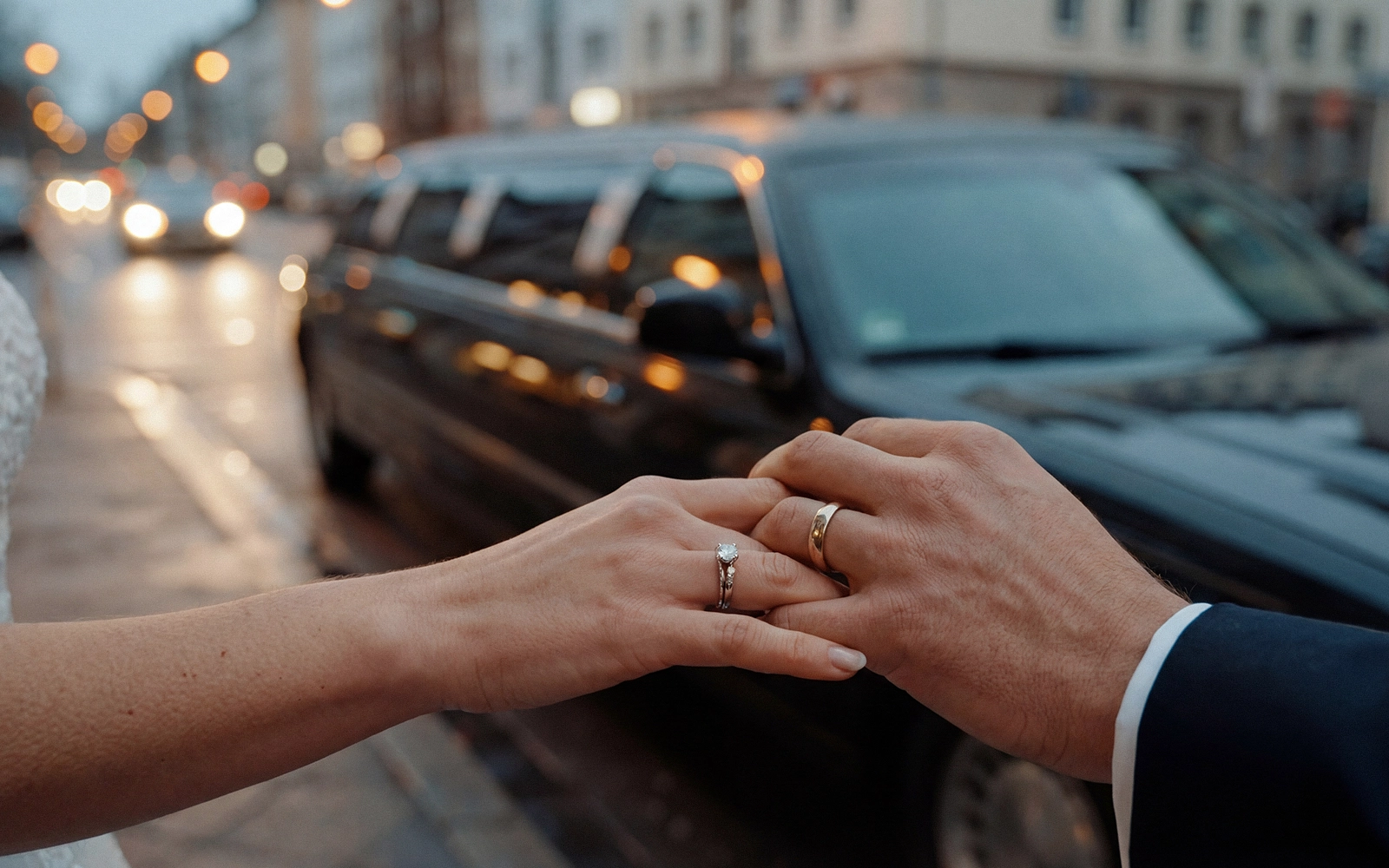 Town Car Stretch-Limousine (Black, 8 Pax) – Highlight 3